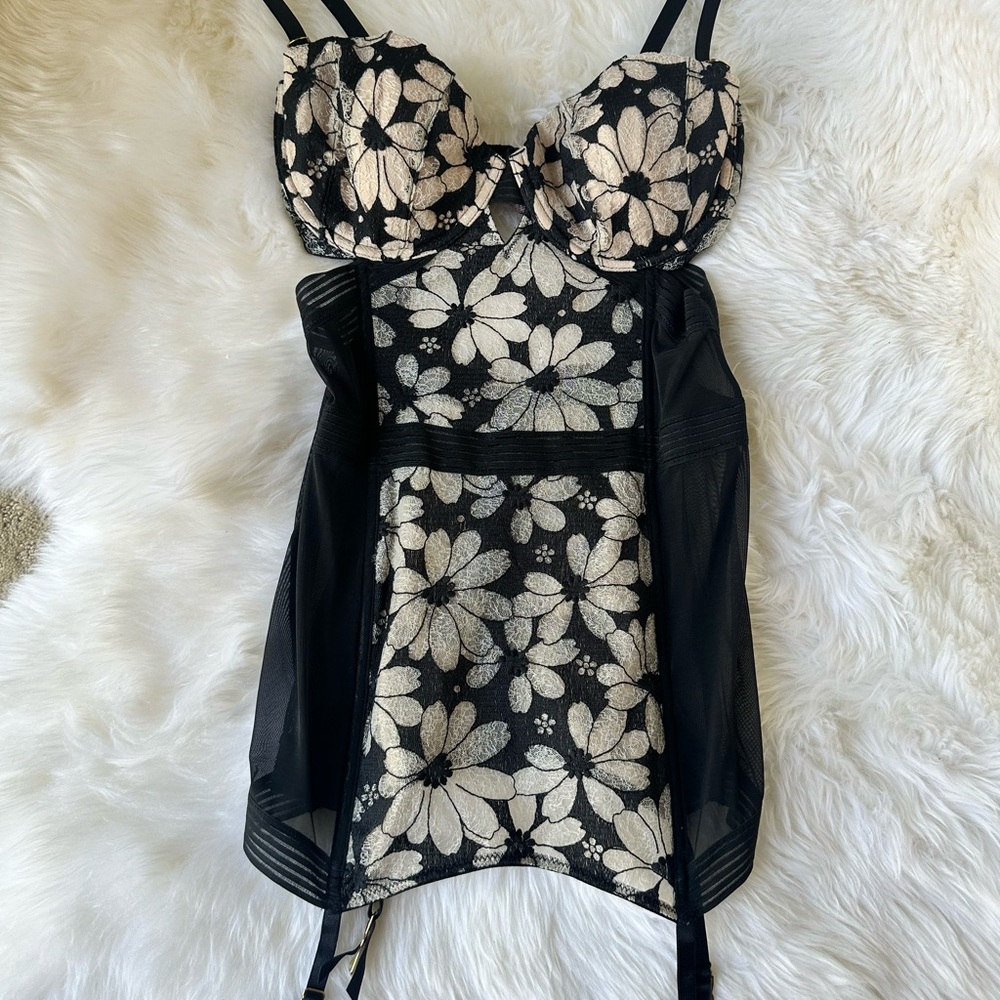Victoria's Secret Black and Cream Floral Lingerie 36D